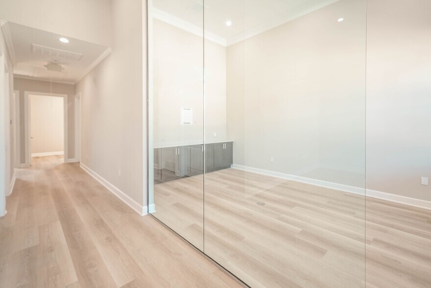 More Photos Of 1325 Main St, Katy Office Residential For Lease