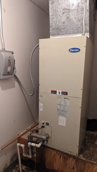 More Photos Of 1416 Twin Oaks St, Wichita Falls Warehouse For Lease