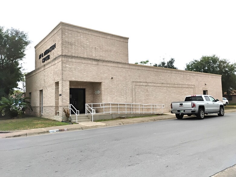 More Photos Of 1002 E Taylor St, Brownsville Office For Lease