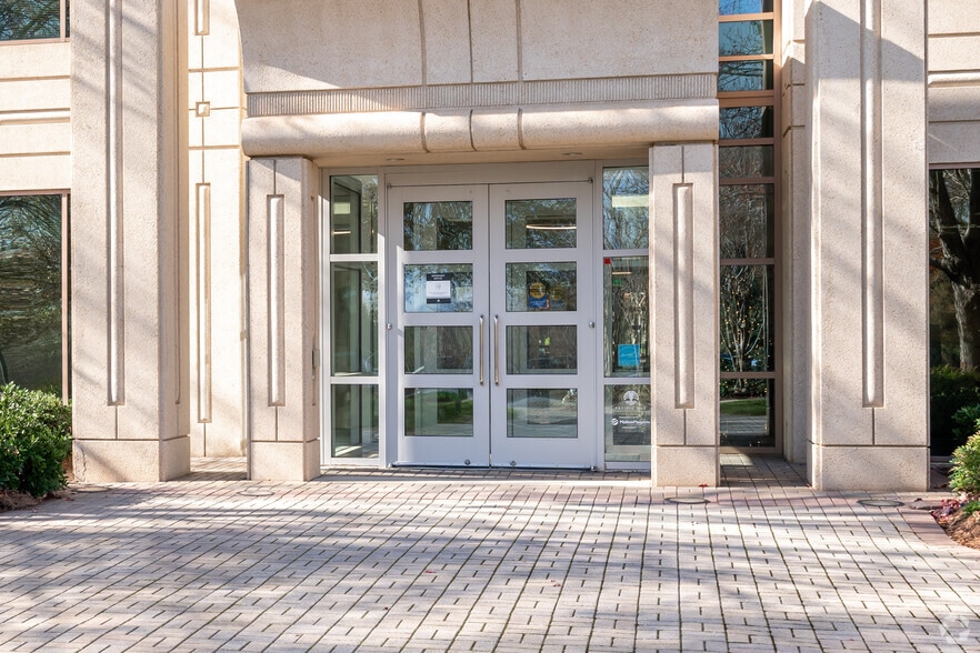 More Photos Of 2300 Lakeview Pky, Alpharetta Coworking Space