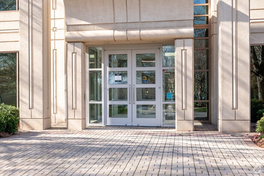 More Photos Of 2300 Lakeview Pky, Alpharetta Office For Lease