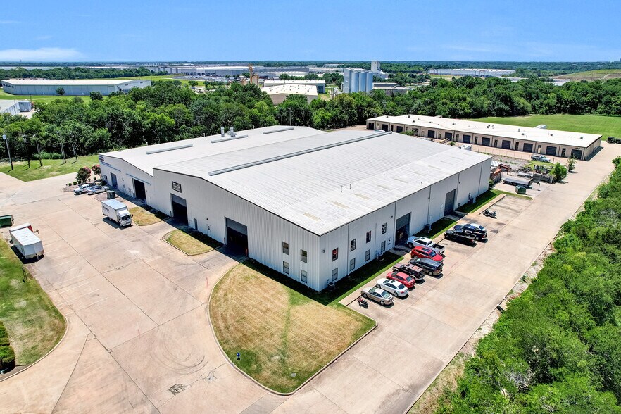 More Photos Of 190 Industrial Blvd, McKinney Manufacturing For Sale