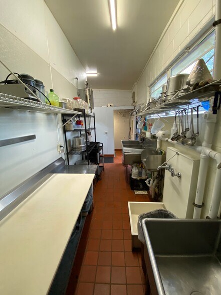 More Photos Of 930 W Illinois Ave, Aurora Freestanding For Sale