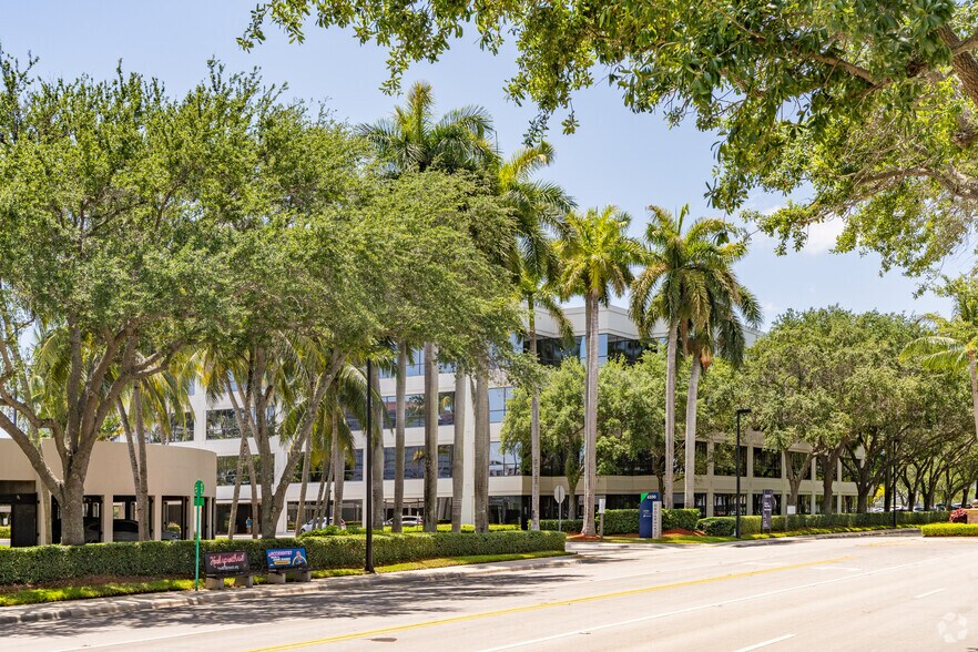 More Photos Of 6100 Waterford District Dr, Miami Office For Lease