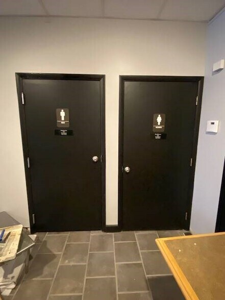 More Photos Of 835 N Market St, Wilmington Storefront Retail Office For Lease