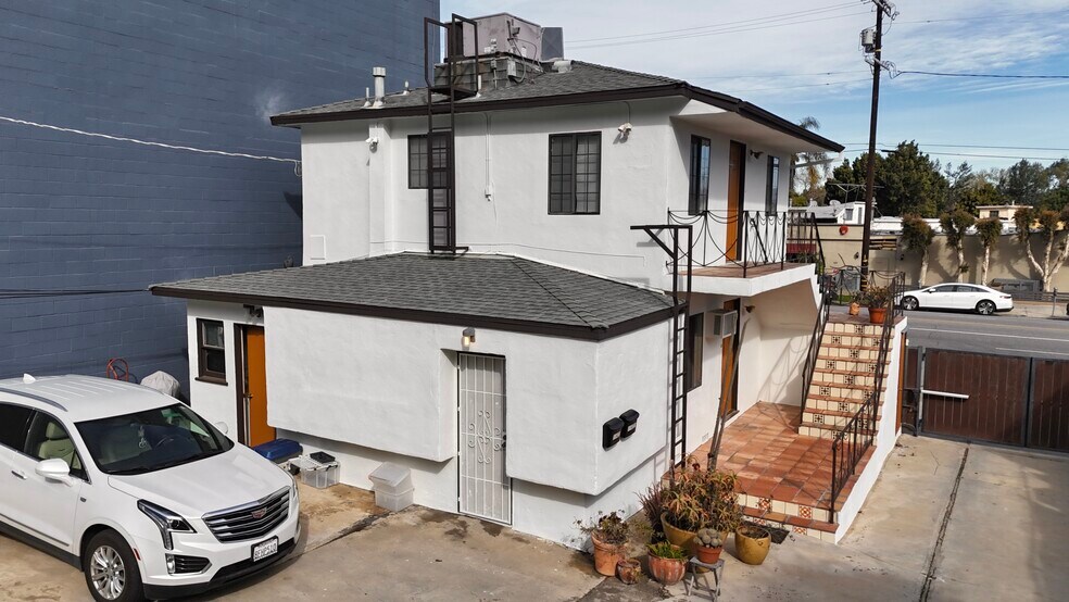 More Photos Of 11420 Ventura Blvd, Studio City Office Residential For Sale