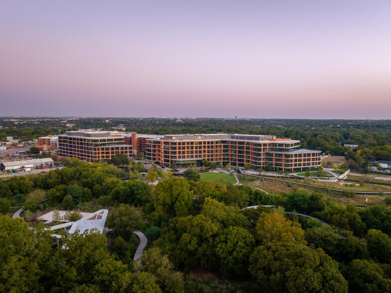 More Photos Of 1017 Springdale Rd, Austin Unknown For Lease