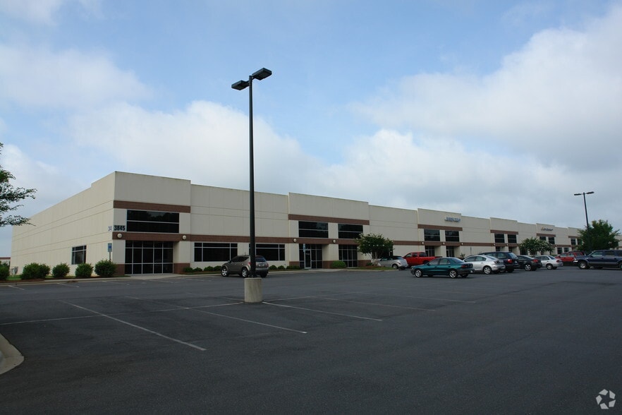 More Photos Of 3845 Shopton Rd, Charlotte Light Distribution For Lease