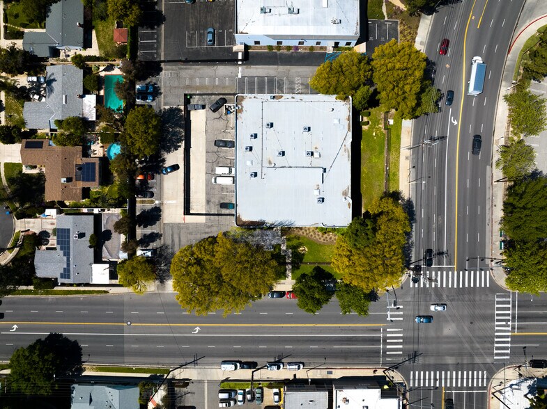 More Photos Of 20500 Nordhoff St, Chatsworth Research And Development For Sale