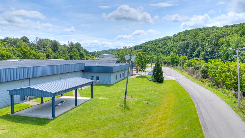 More Photos Of 680 Scattergood Dr NW, Christiansburg Distribution For Sale