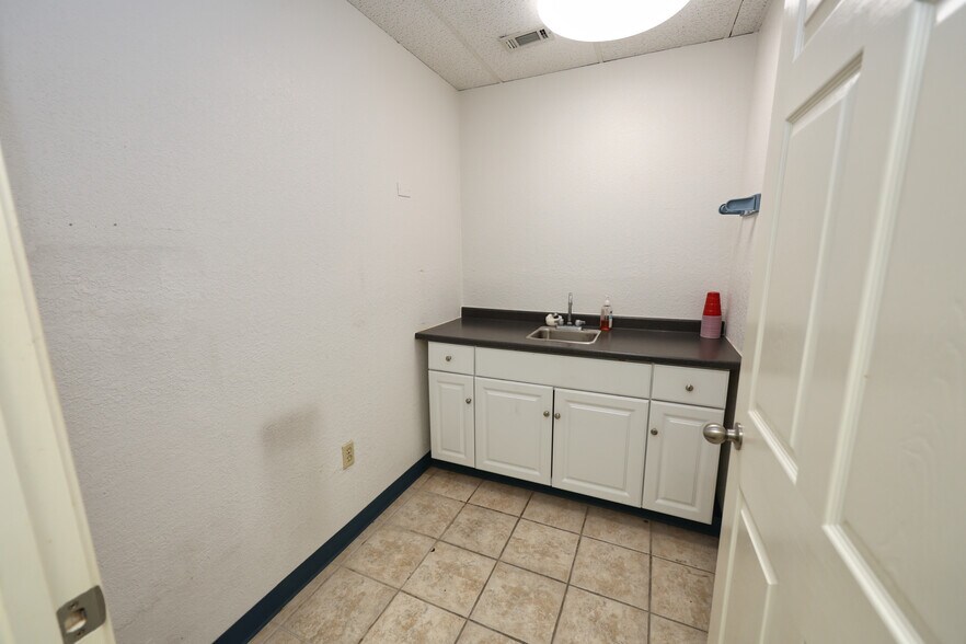 More Photos Of 6511 Stewart Rd, Galveston Office For Lease