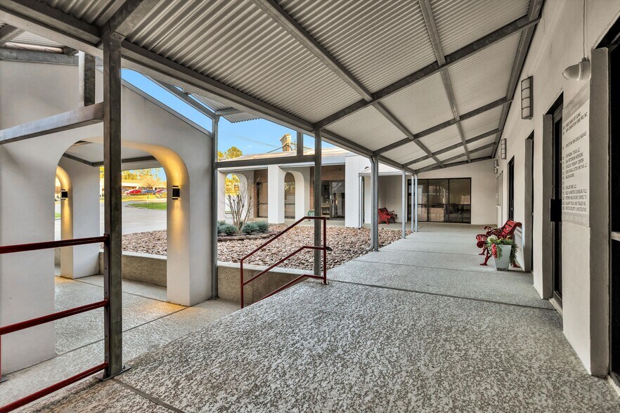 More Photos Of 3421 W Davis St, Conroe Medical For Lease