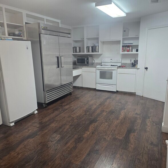 More Photos Of 1770 Country Club Dr, Mansfield Daycare Center For Lease