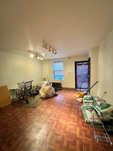 More Photos Of 301 W 29th St, New York Apartments For Lease