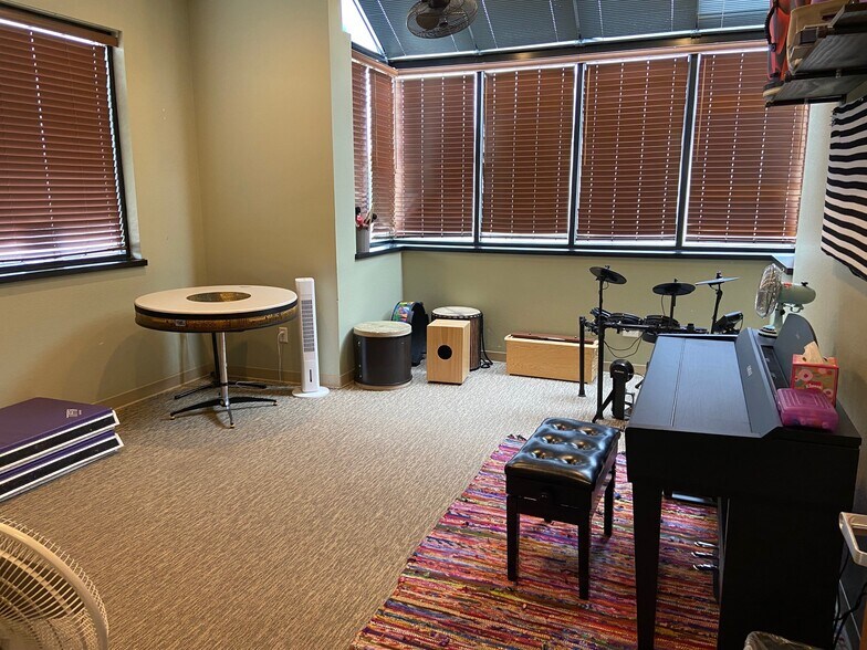 More Photos Of 245 N Metro Dr, Appleton Storefront Retail Office For Lease