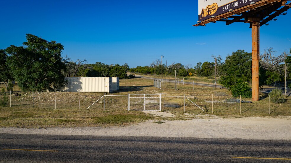 More Photos Of 3 Holiday Rd, Comfort Land For Lease