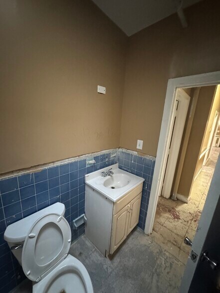 More Photos Of 2449 Shirley Ave, Baltimore Flex For Sale