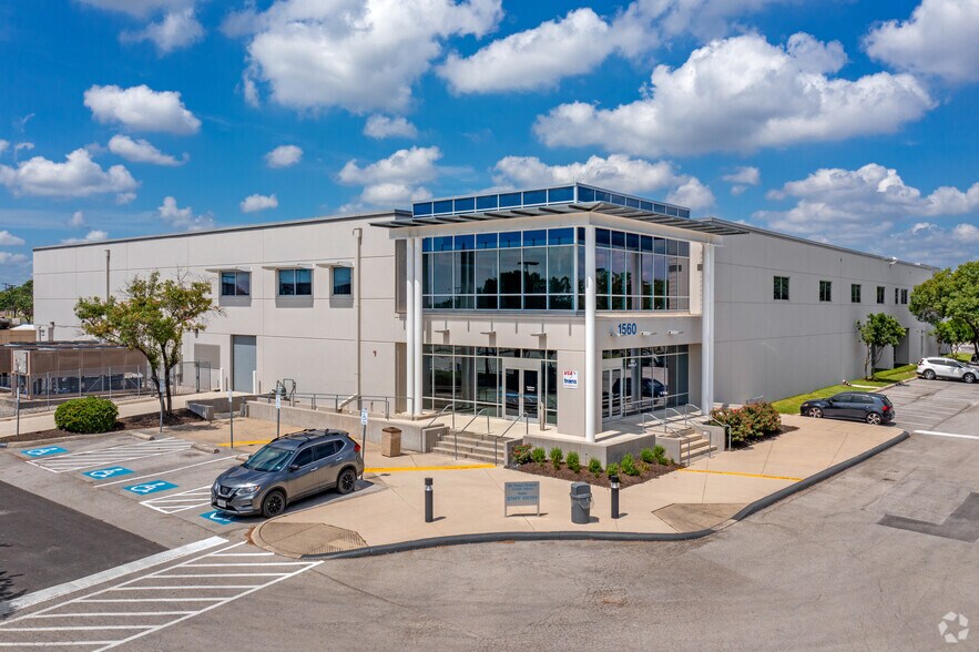 More Photos Of 1560 Cable Ranch Rd, San Antonio Flex For Sale