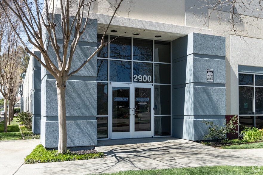 More Photos Of 2900 Collier Canyon Rd, Livermore Showroom For Sale
