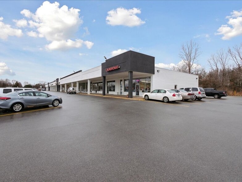 More Photos Of 2055 Gratiot Blvd, Marysville Unknown For Lease
