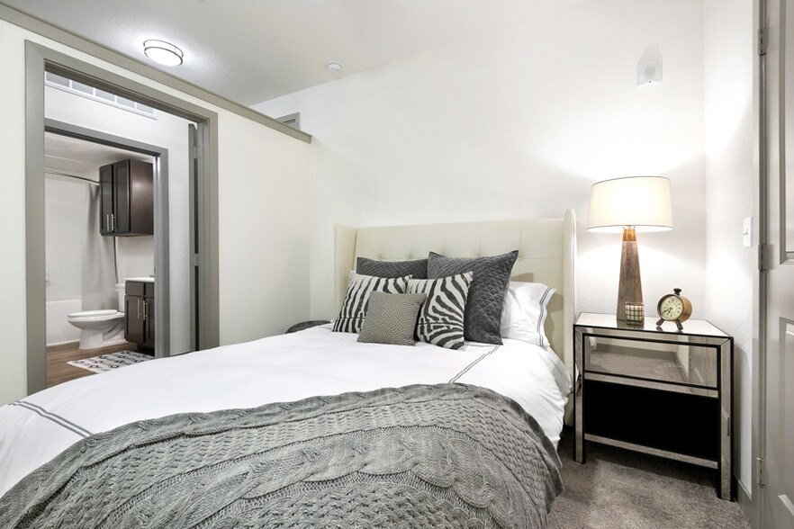 More Photos Of 403 E Koenig Ln, Austin Apartments For Lease
