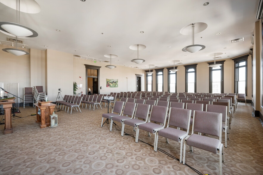 More Photos Of 108 S Walnut St, Muncie Office For Sale