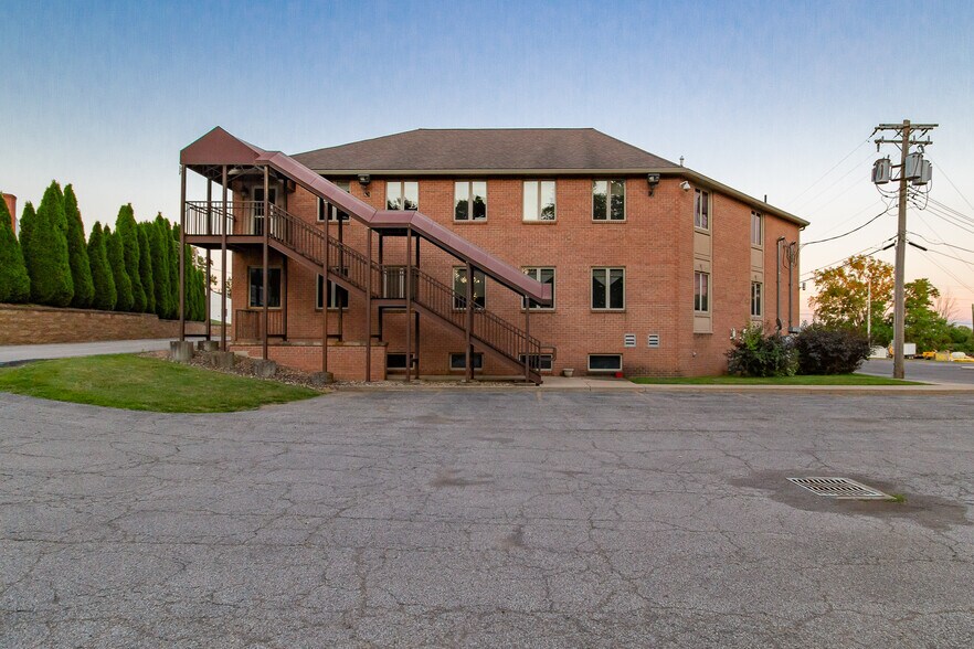 More Photos Of 1230 Lexington Ave, Mansfield Office For Lease
