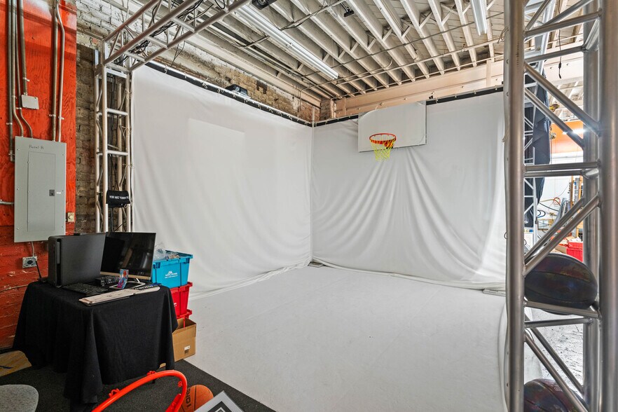 More Photos Of 162 W Plant St, Winter Garden General Retail For Lease