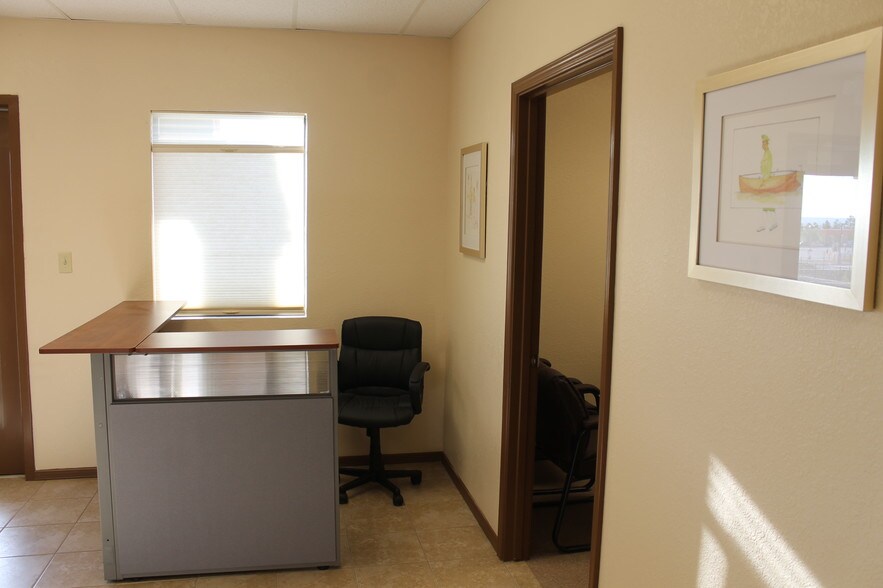 More Photos Of 3012 Mountain Pass Blvd, Anthony Office For Lease