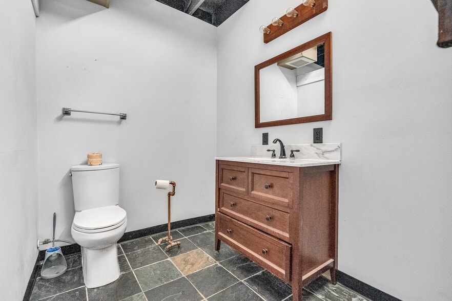 More Photos Of 1425 Walnut St, Jacksonville Freestanding For Sale