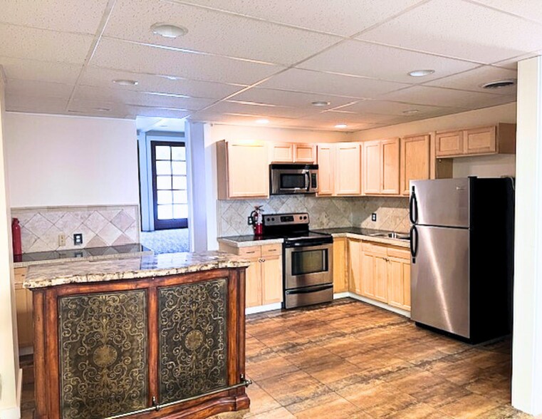 More Photos Of 425-427 W First Ave, Spokane General Retail For Sale