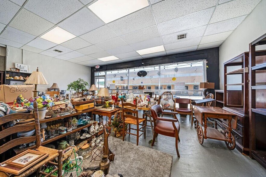 More Photos Of 111 N 3rd St, Ozark General Retail For Sale