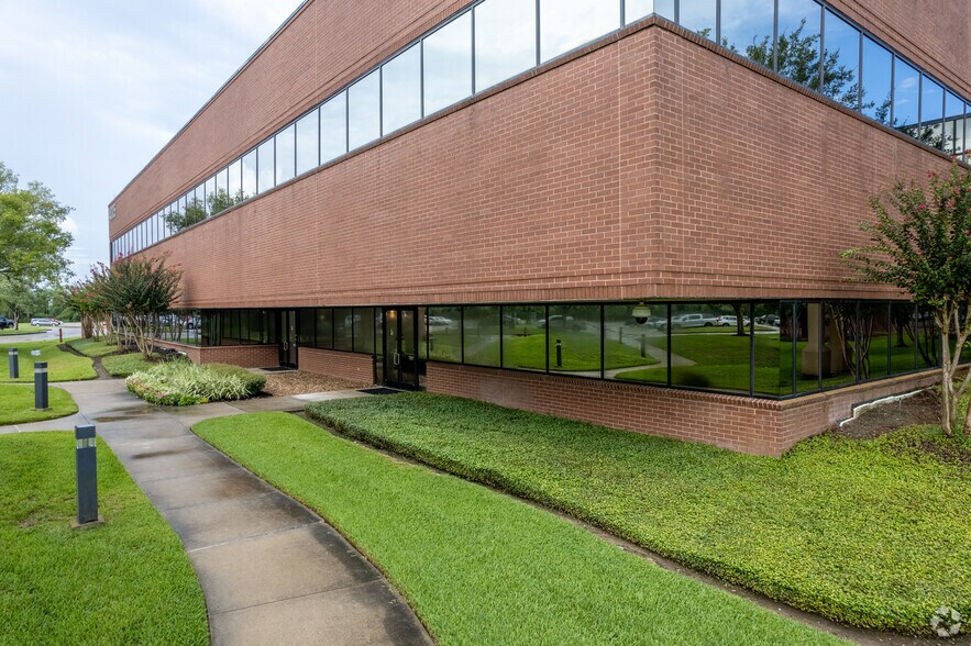 More Photos Of 4005 Technology Dr, Angleton Office For Lease