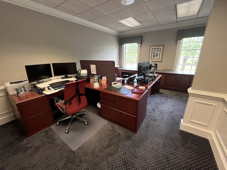 More Photos Of 801 Virginia Village Dr, Glen Allen Office For Sale