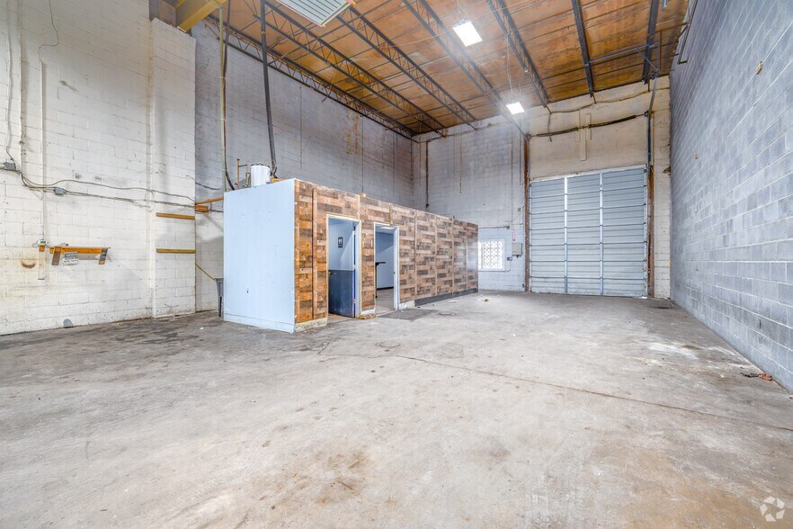More Photos Of 6109-6127 Oakleaf Ave, Baltimore Coworking Space