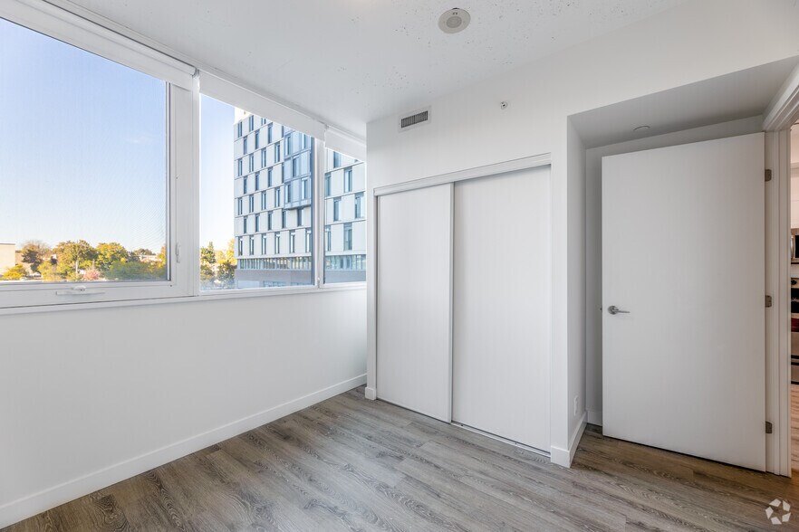 More Photos Of 100 Bond St E, Oshawa Apartments For Lease