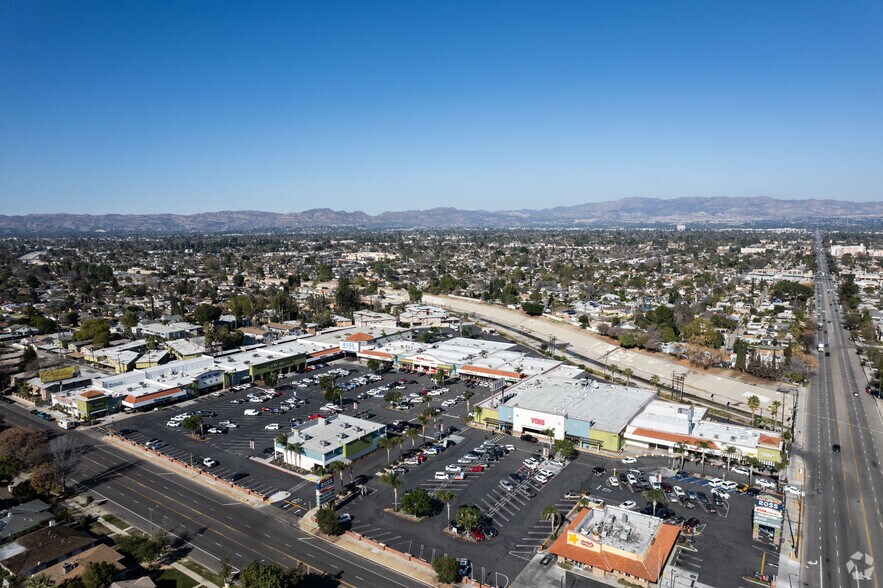 More Photos Of 19305-19417 Victory Blvd, Reseda Unknown For Lease