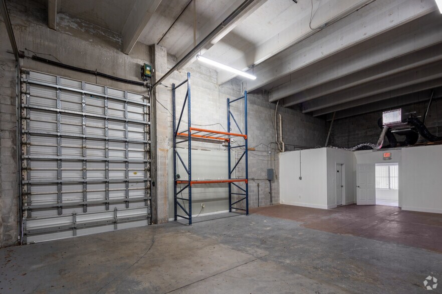 More Photos Of 3130 W 84th St, Hialeah Warehouse For Lease