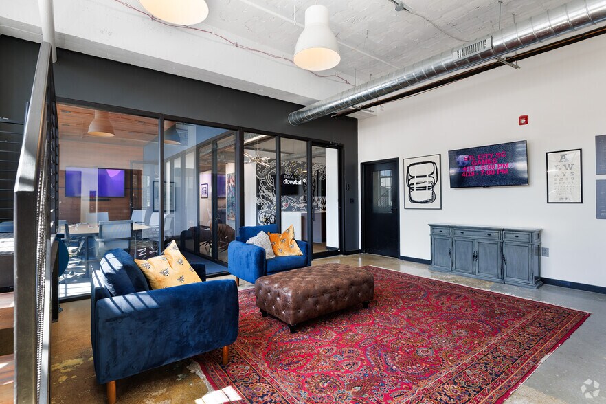 More Photos Of 2311-2315 Locust St, Saint Louis Office For Lease