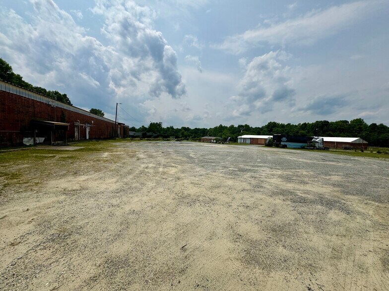 More Photos Of 114 Payne Rd, Thomasville Warehouse For Lease