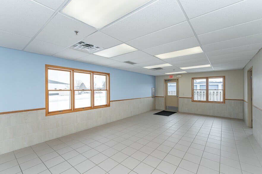 More Photos Of 202 5th St SE, Kasson Flex For Sale