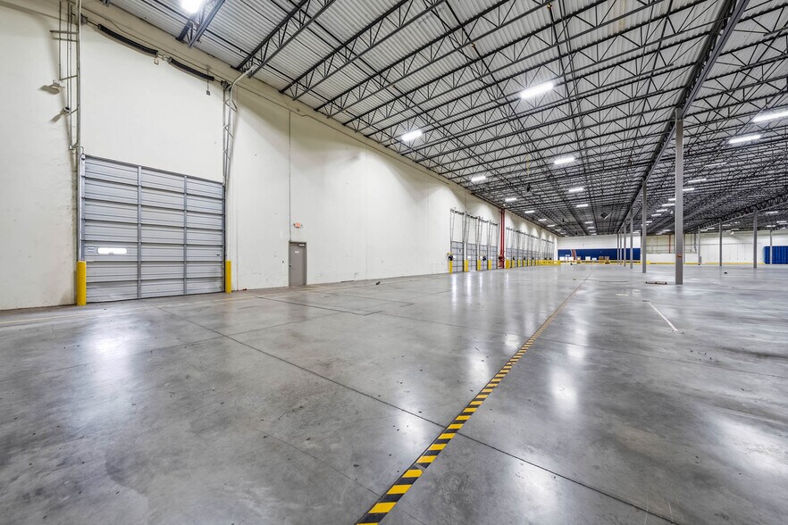 More Photos Of 4689 Industry Dr, Medford Distribution For Lease