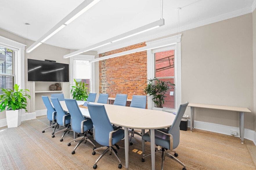 More Photos Of 2008 Hillyer Pl NW, Washington Office Residential For Sale