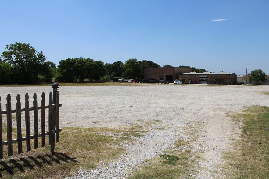 More Photos Of 1337 S Main St, Keller Freestanding For Sale