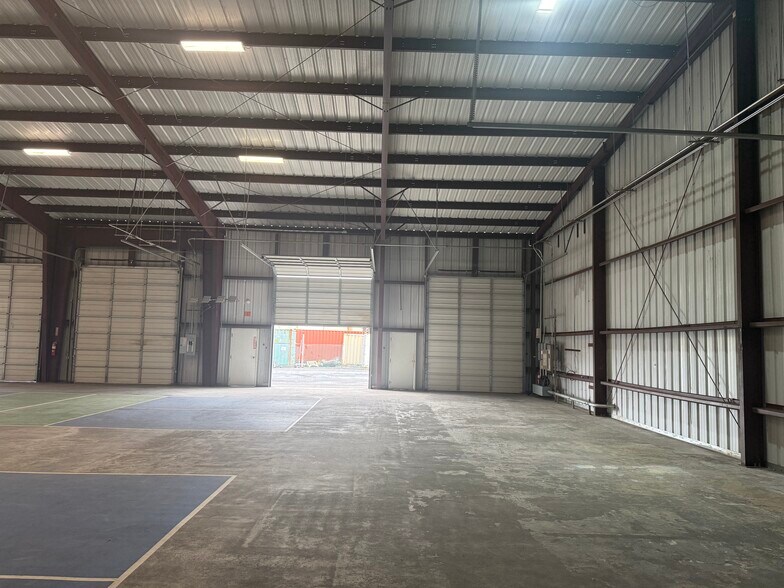 More Photos Of 612 Kalanianaole St, Hilo Warehouse For Sale