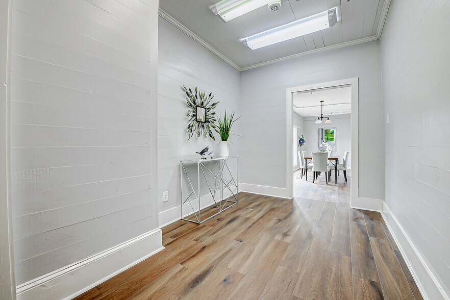 More Photos Of 902 Richmond Pky, Richmond Office Residential For Sale