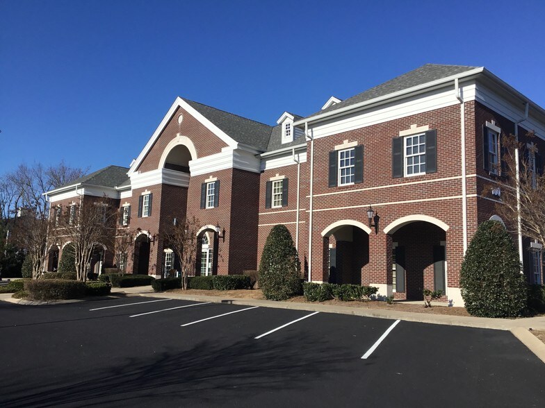 More Photos Of 100 Country Club Dr, Hendersonville Medical For Sale