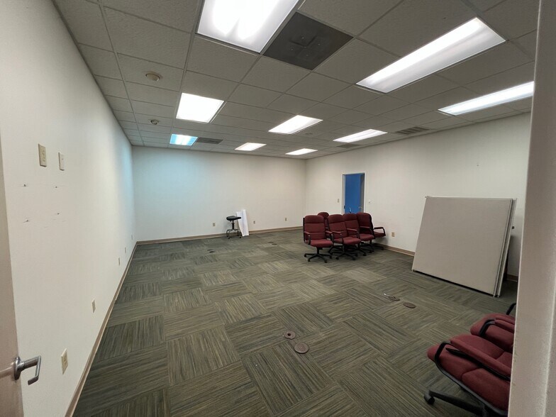 More Photos Of 7 Worth Cir, Johnson City Loft Creative Space For Lease