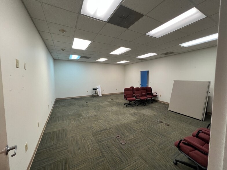 More Photos Of 7 Worth Cir, Johnson City Loft Creative Space For Lease