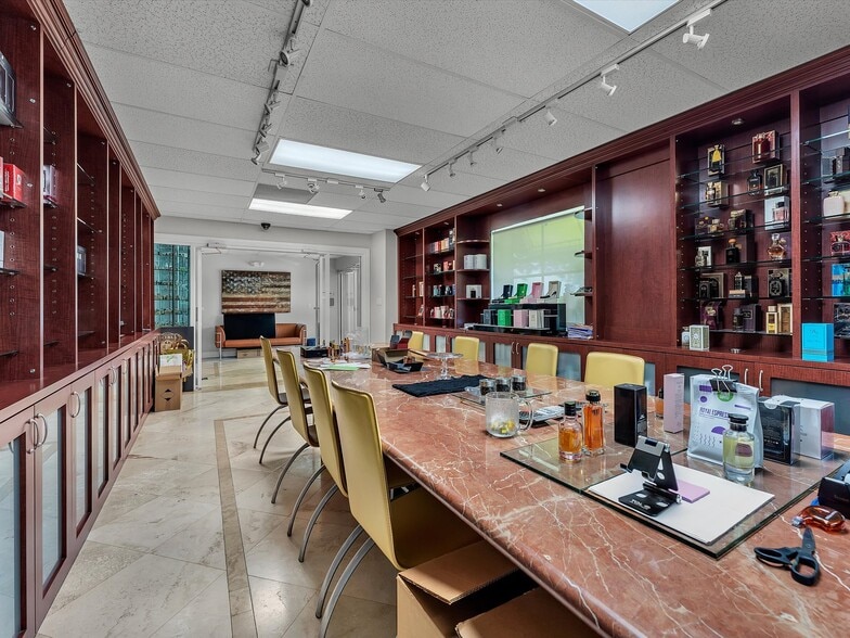 More Photos Of 8299 NW 30th Ter, Doral Warehouse For Lease